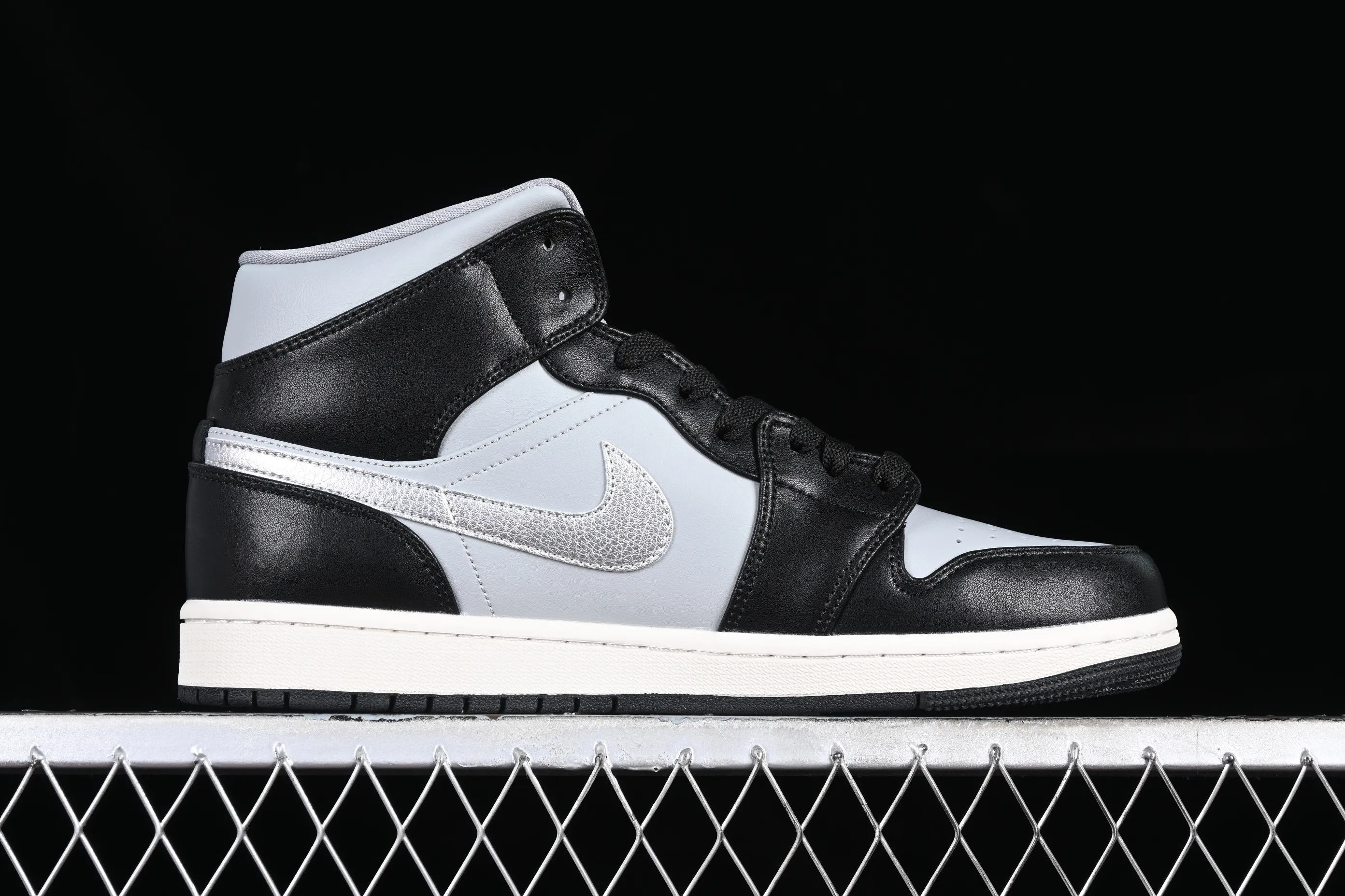 All categories Air Jordan Jordan series basketball shoes Air Jordan 1 Mid Air Jordan 1 Mid SE "Black Chrome" AJ1 Joe 1 Smoked Panda mid-top basketball shoes FB9892-002